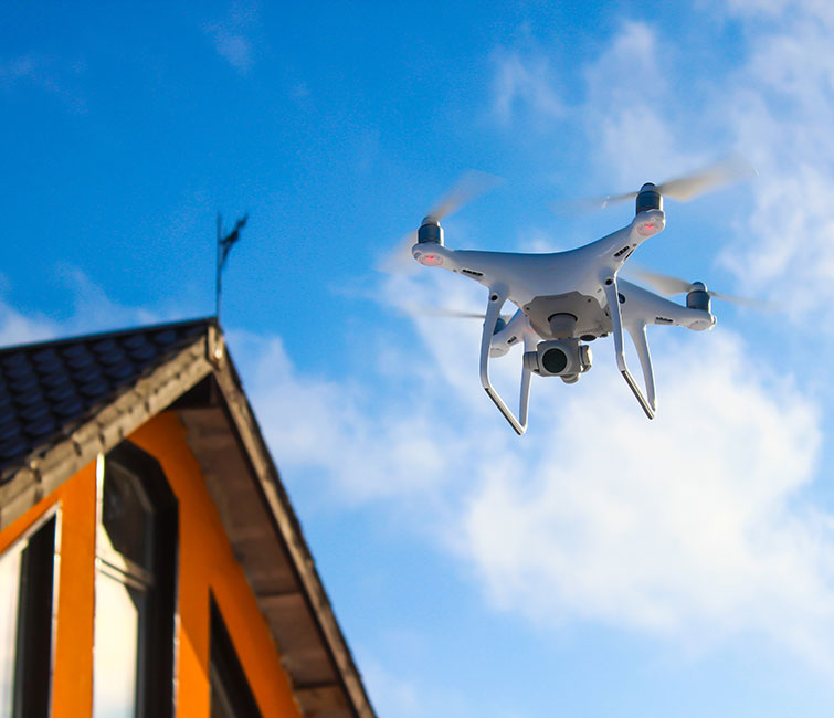 Skriv email præcedens omfattende Puede un dron sobrevolar mi casa? Normativa - KronosHomes
